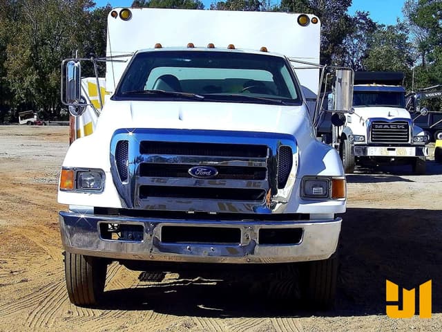Image of Ford F-750 equipment image 1