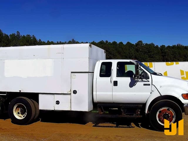 Image of Ford F-750 equipment image 3