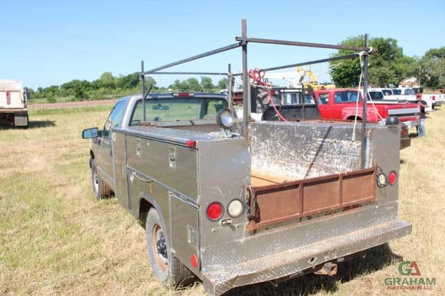 Image of Chevrolet 2500 equipment image 3