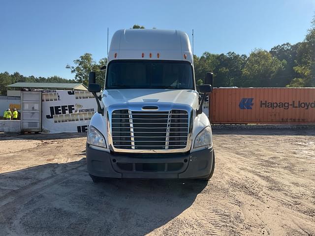 Image of Freightliner Cascadia equipment image 1