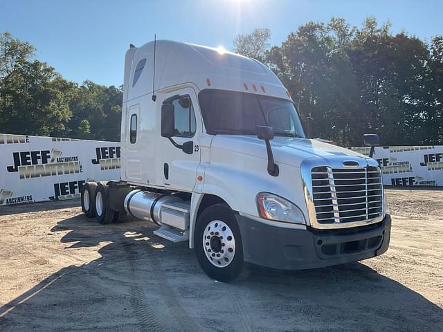 Image of Freightliner Cascadia equipment image 2