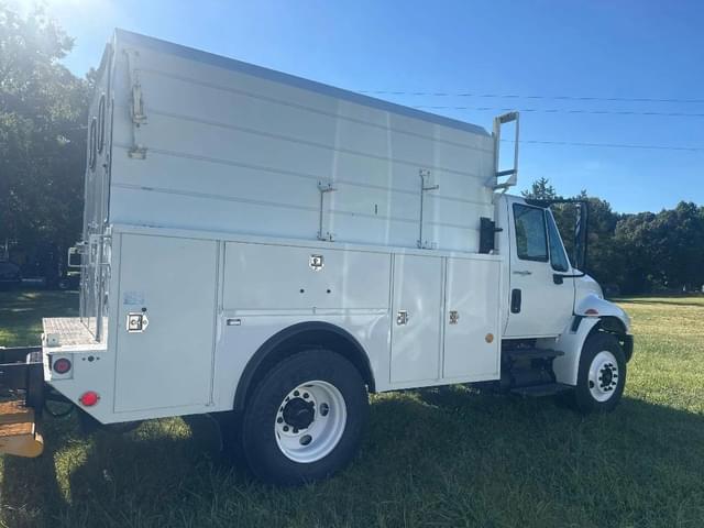 Image of International 4300 SBA equipment image 2