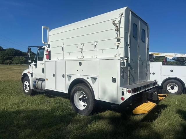 Image of International 4300 SBA equipment image 4