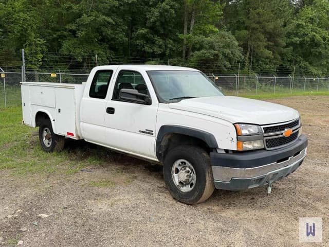 Image of Chevrolet Silverado equipment image 2