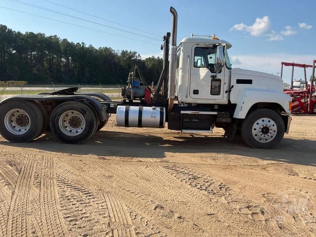 Image of Mack CHU613 equipment image 3