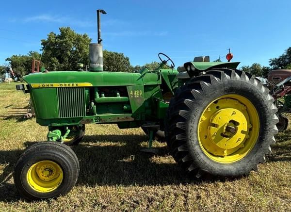 1969 John Deere 4020 Equipment Image0