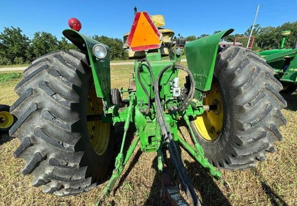 Image of John Deere 4020 equipment image 3