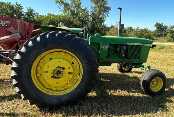 Image of John Deere 4020 equipment image 1
