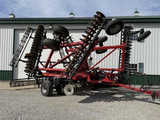 Image of Case IH 330 equipment image 4