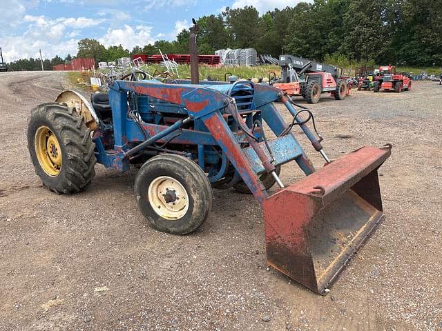Image of Ford 3400 equipment image 3