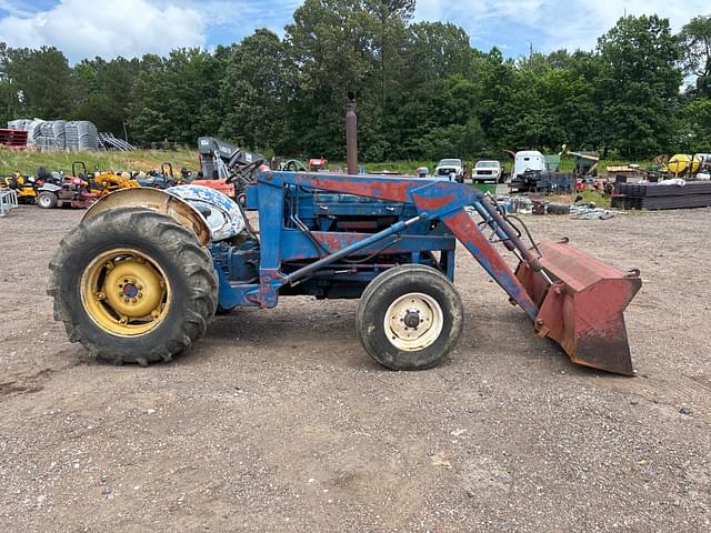 Image of Ford 3400 equipment image 4