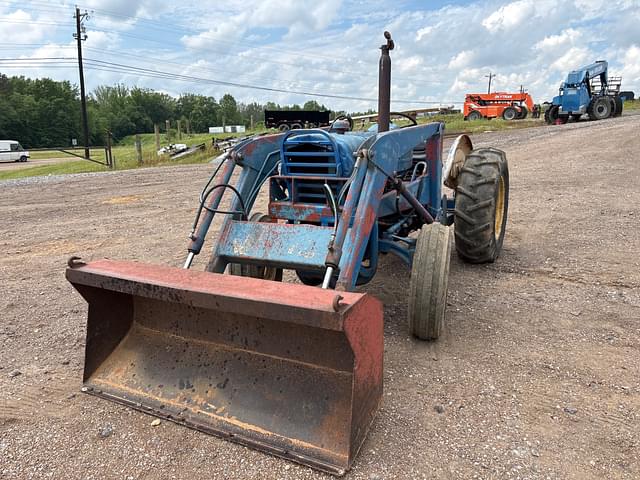Image of Ford 3400 equipment image 1