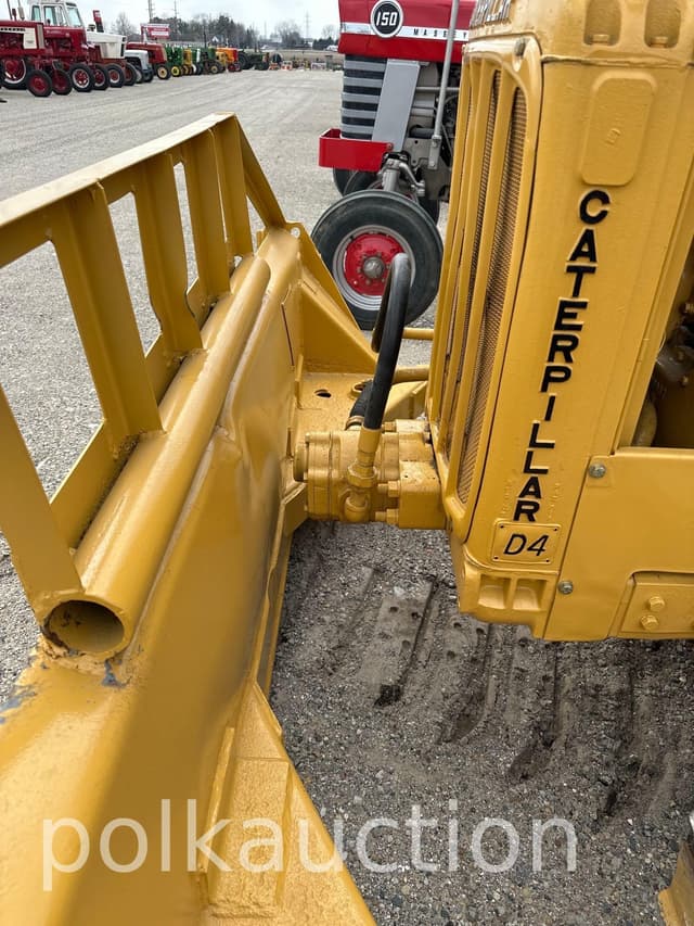 Image of Caterpillar D4 equipment image 4