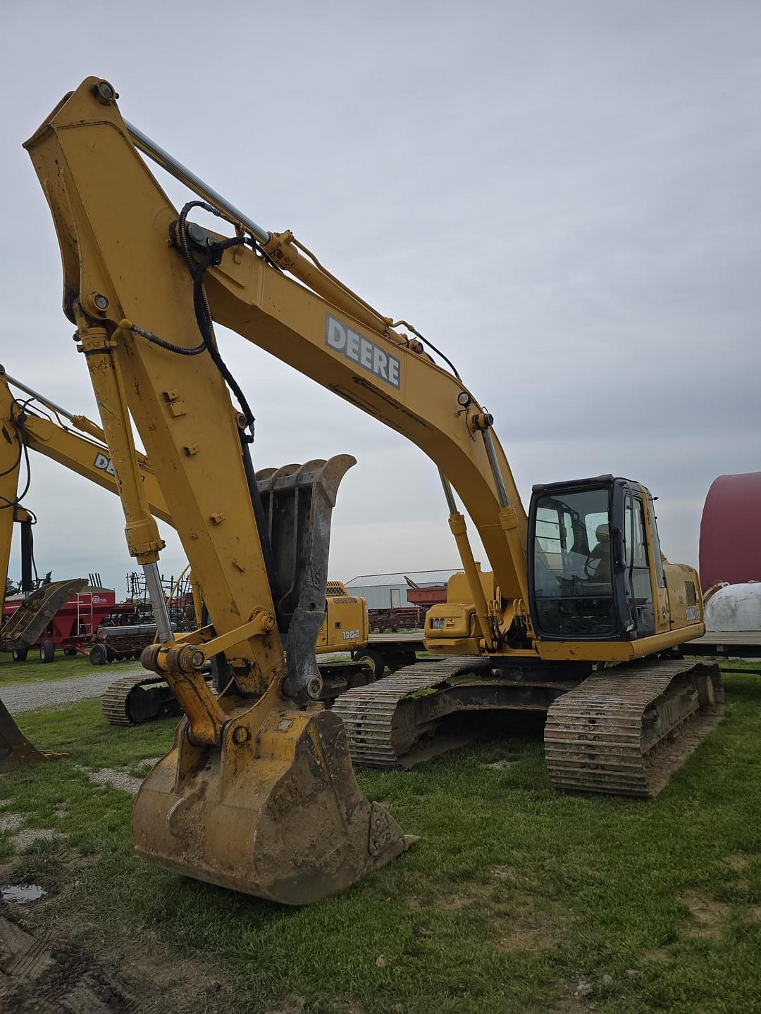 Image of John Deere 200C LC Primary image