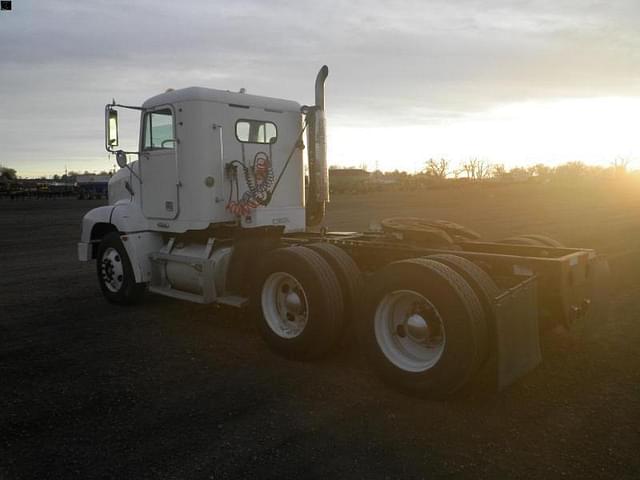 Image of Freightliner FL112 equipment image 4