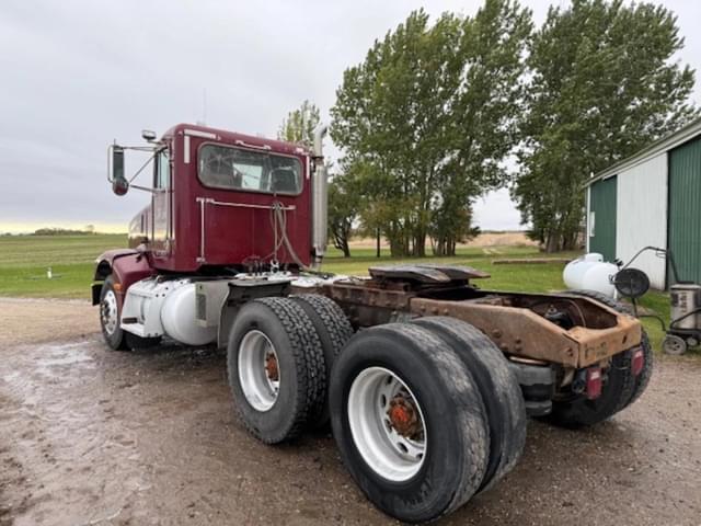 Image of Peterbilt 385 equipment image 3