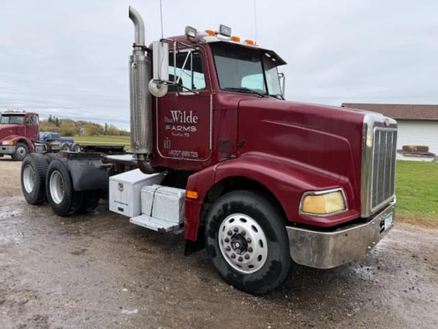 Image of Peterbilt 385 equipment image 1