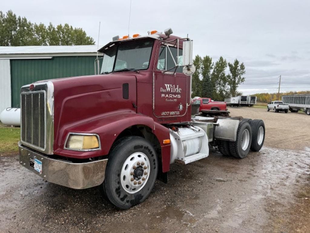 2001 Peterbilt 385 Equipment Image0