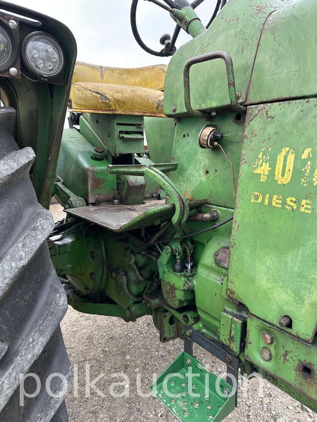 Image of John Deere 4010 equipment image 4