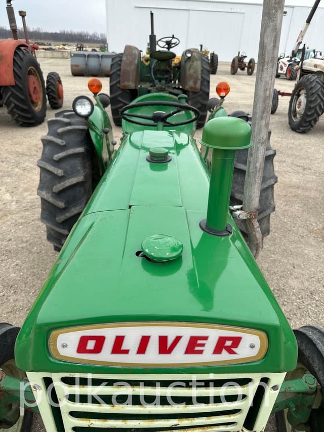 Image of Oliver 550 equipment image 2