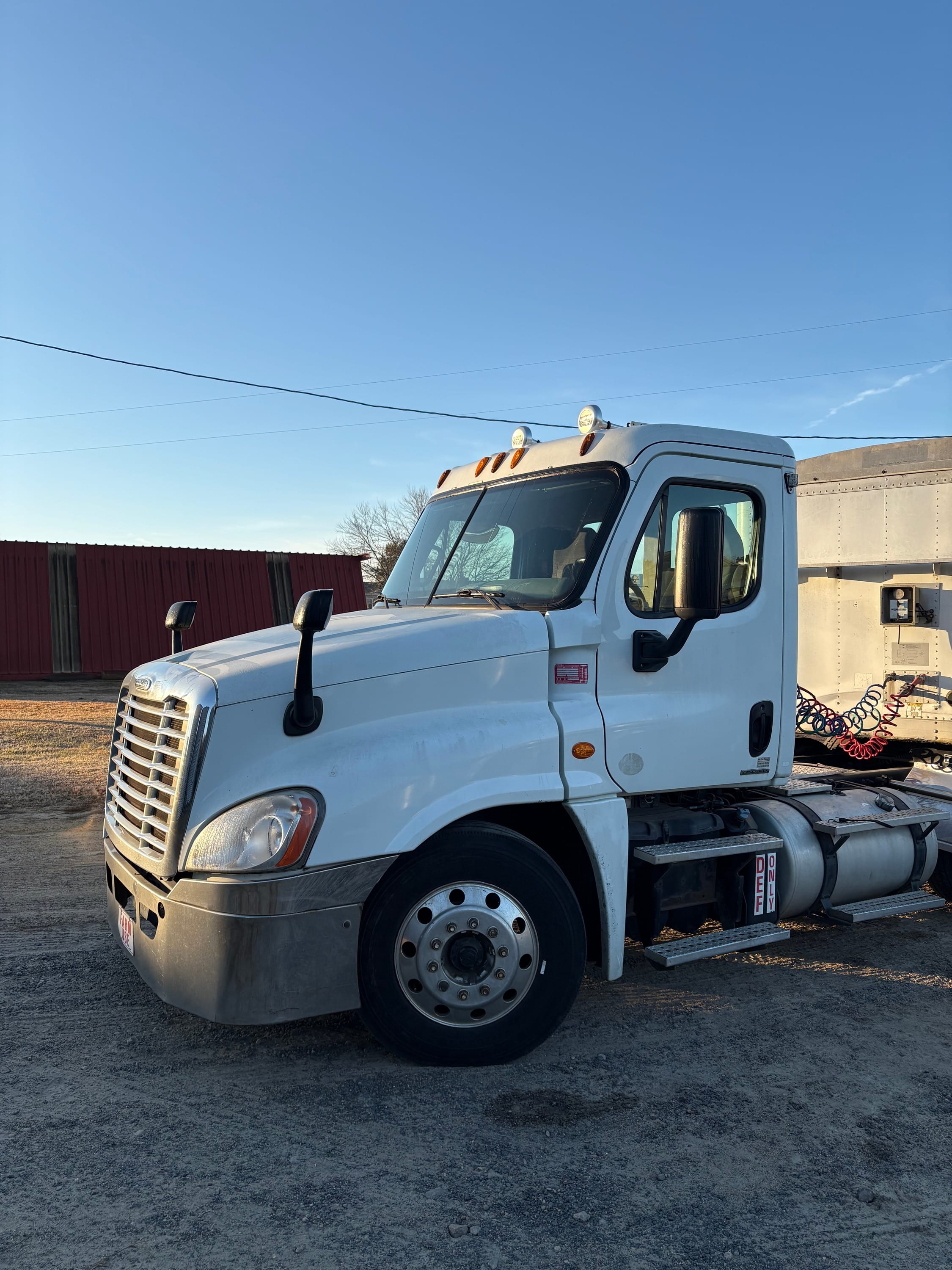2012 Freightliner Cascadia Equipment Image0