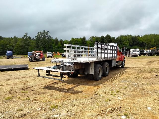 Image of GMC C8500 equipment image 4
