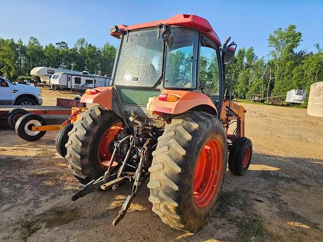 Image of Kubota M7040 equipment image 3