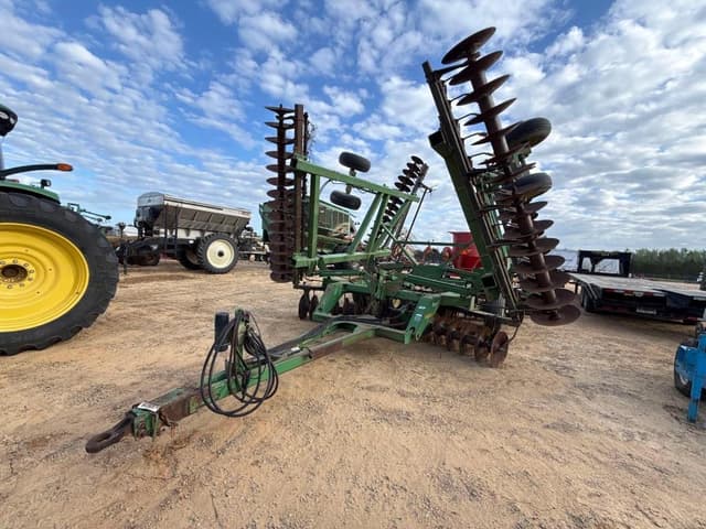 Image of John Deere 637 equipment image 1