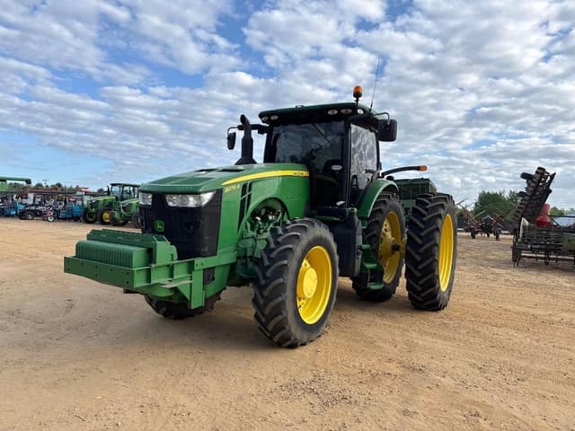 Image of John Deere 8270R equipment image 1