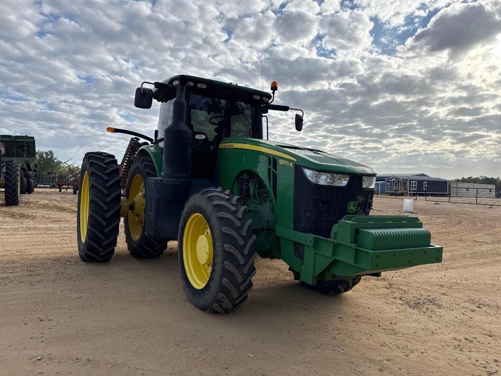 2015 John Deere 8270R Equipment Image0