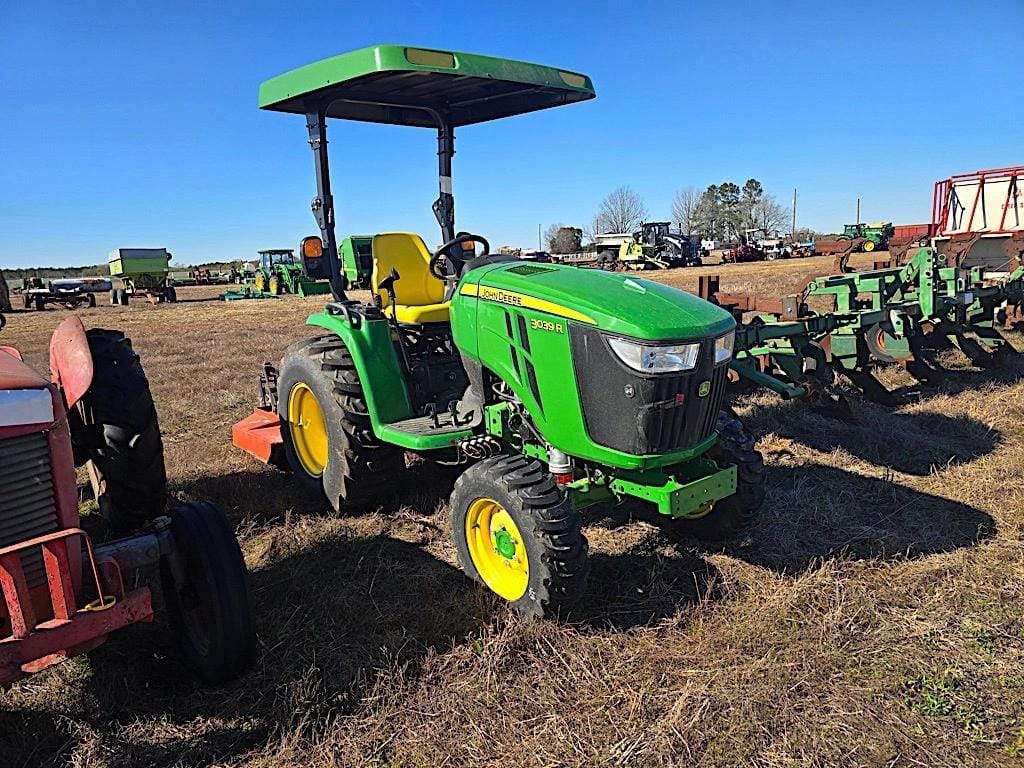 Main image John Deere 3039R