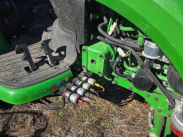 Image of John Deere 3039R equipment image 3