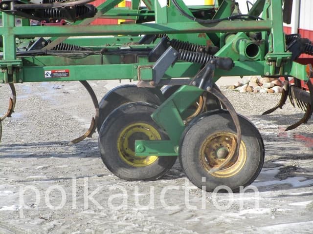 Image of John Deere 680 equipment image 3