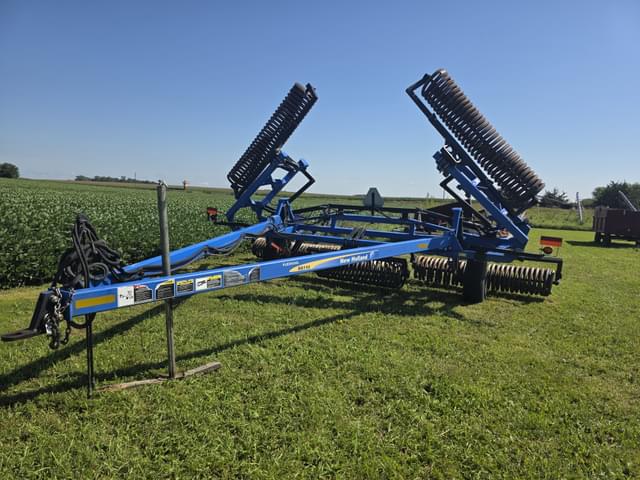 Image of New Holland SG110 equipment image 2
