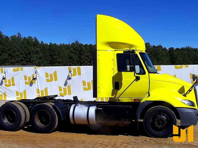 Image of International LF677 equipment image 3