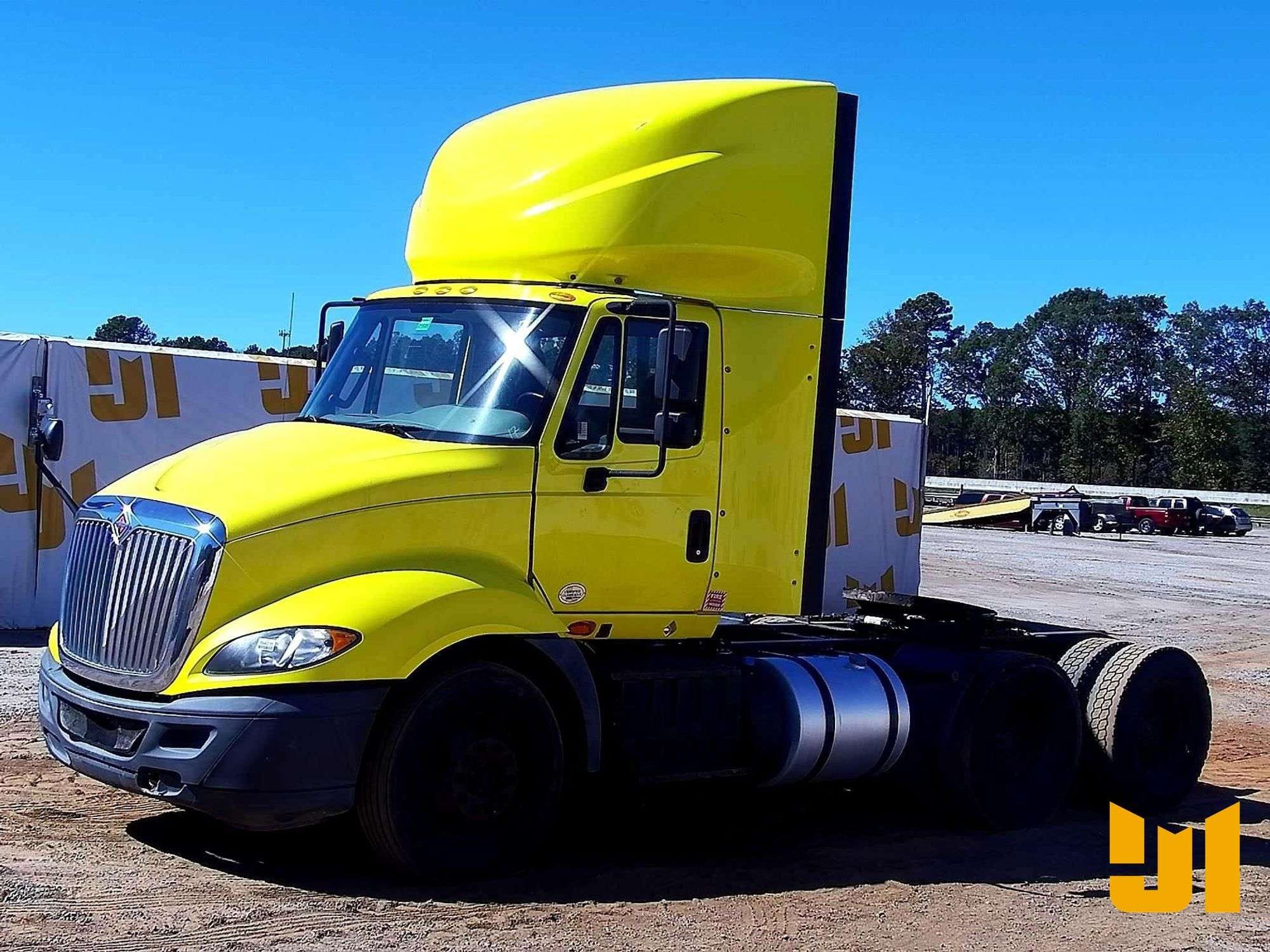 2017 International LF677 Equipment Image0