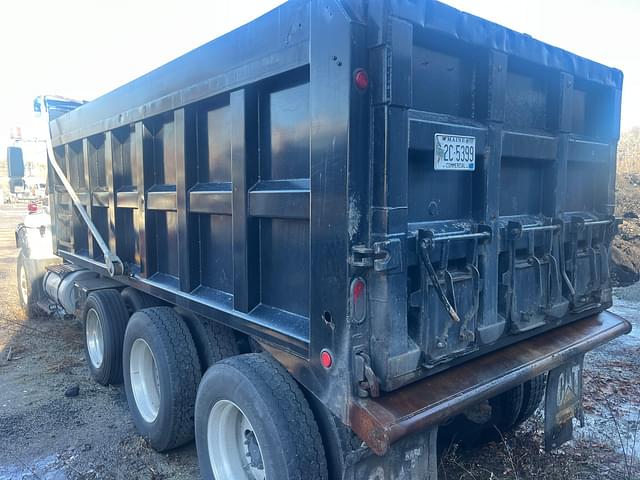 Image of International 7600 SBA equipment image 2