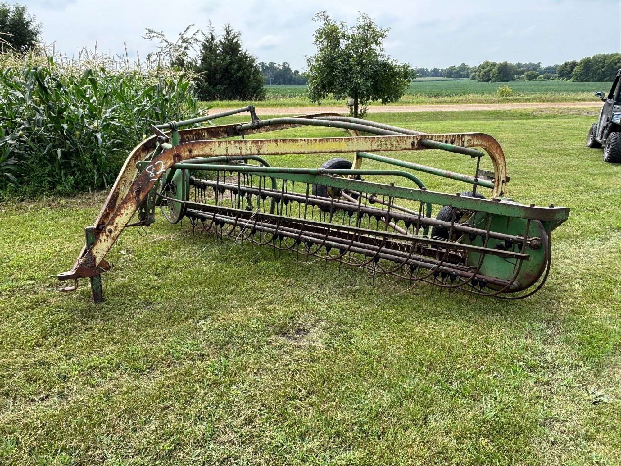 John Deere 896 Equipment Image0