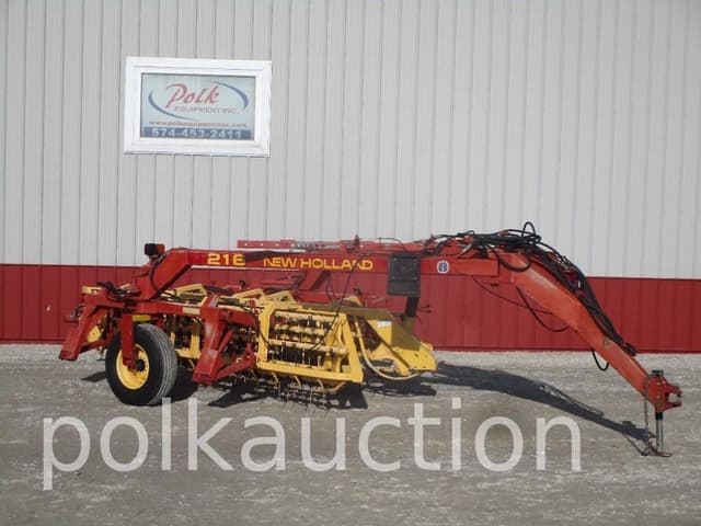 Image of New Holland 216 equipment image 2