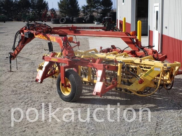 Image of New Holland 216 equipment image 3