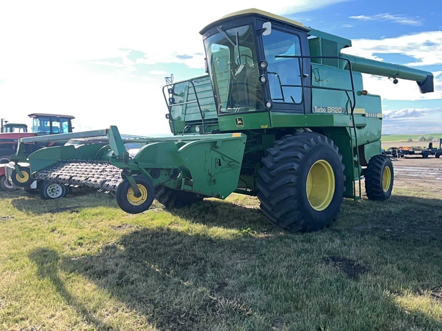 John Deere 8820 Equipment Image0