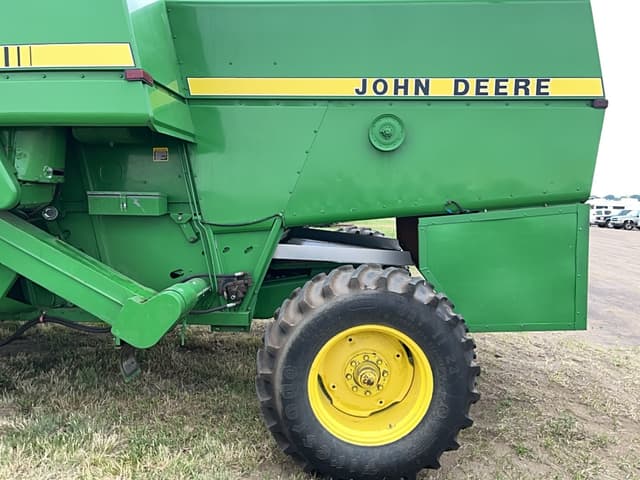 Image of John Deere 8820 equipment image 2