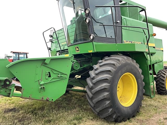 Image of John Deere 8820 equipment image 4