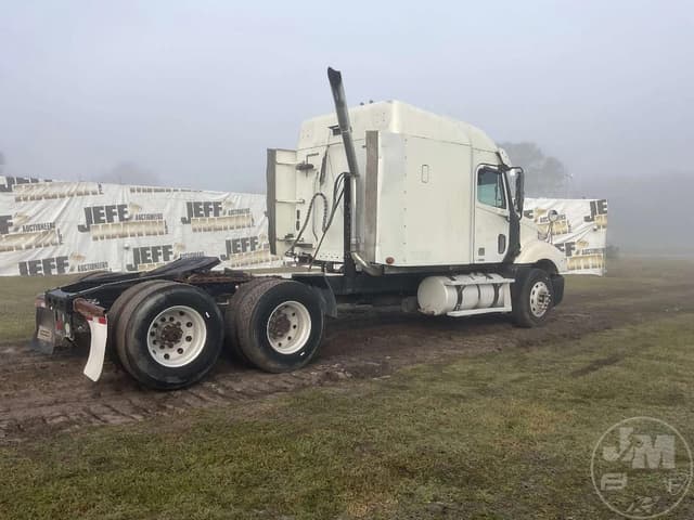 Image of Freightliner Columbia equipment image 4