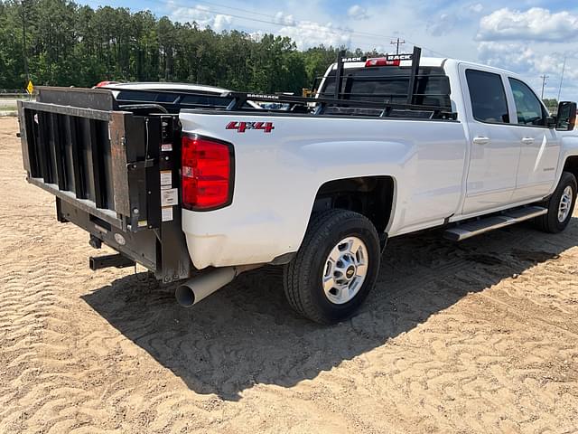 Image of Chevrolet 2500HD equipment image 4