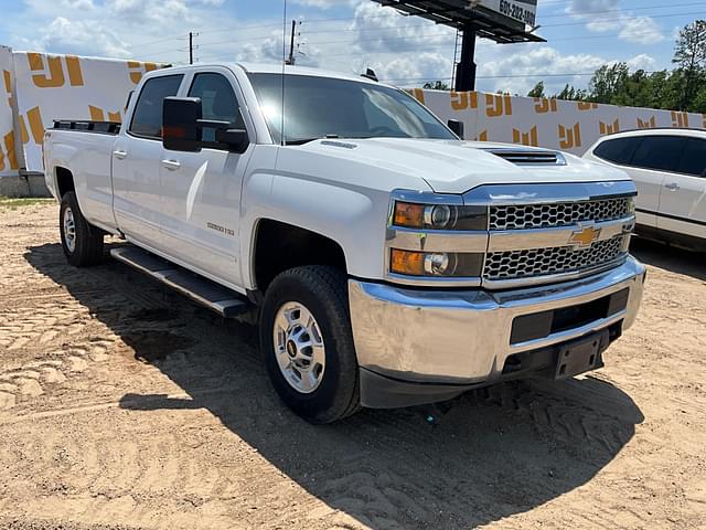 Image of Chevrolet 2500HD equipment image 2