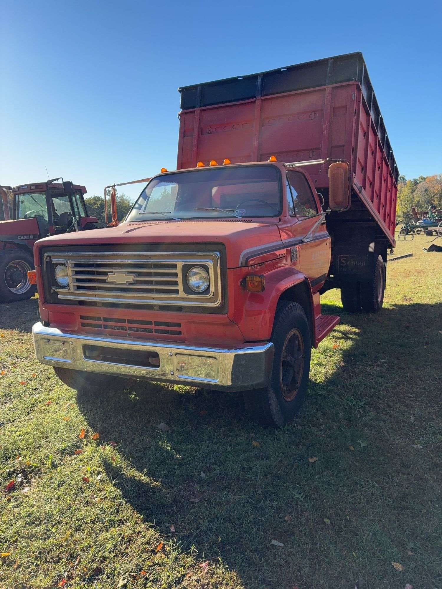 Chevrolet C60 Equipment Image0