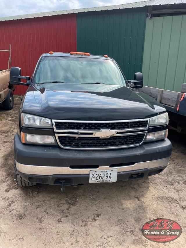 Image of Chevrolet Silverado equipment image 4