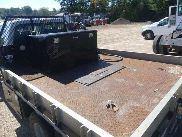 Image of Ford F-450 equipment image 4