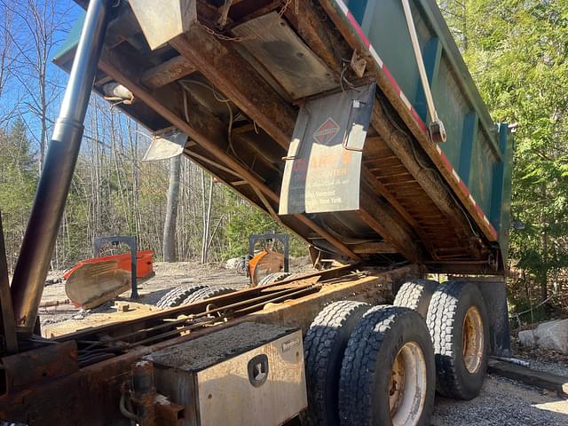 Image of International 7600 equipment image 1